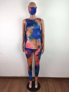 Detailed tie-dye lounge set with sleeveless top, high-waist pants and matching face mask