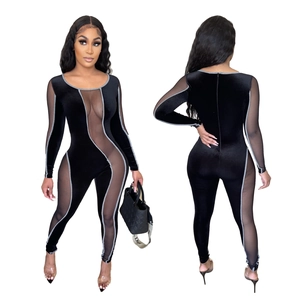 Eng anliegender schwarzer Samt-Jumpsuit mit Mesh-Einsatz und Silberverzierung