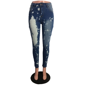 Detailansicht der Damen Skinny Jeans mit weißem Tie-Dye-Schneewaschmuster