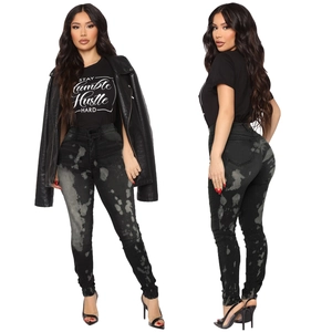 Damen Slim Fit High Waist Jeans in Schwarz mit grauem Batikmuster und Stretch-Denim-Stoff