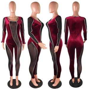 Detailansichten eines Samt-Bodysuits mit Mesh-Einsätzen und weißen Kontrastpaspeln