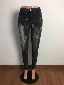 Detailansicht der High-Waist-Skinny-Jeans mit Acid-Wash- und Spritz-Effekt-Musterung