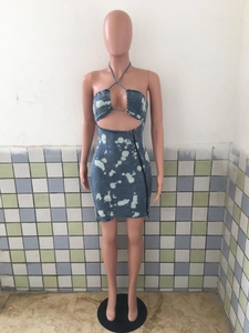 Halter-Rückenfreies Denim-Minikleid mit Bleich-Batikmuster und seitlichem Reißverschluss