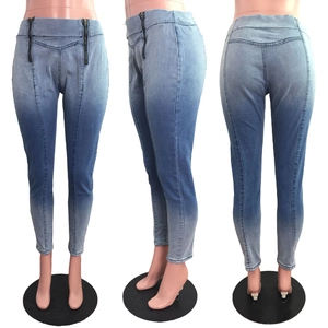 Jean moulant extensible avec dégradé bleu et gris et double fermeture éclair à la taille