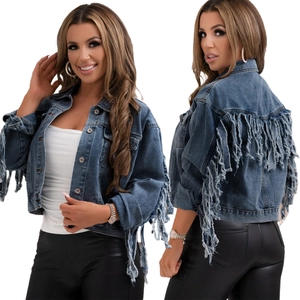 Veste courte en jean bleu vintage pour femme avec détails à franges et boutons