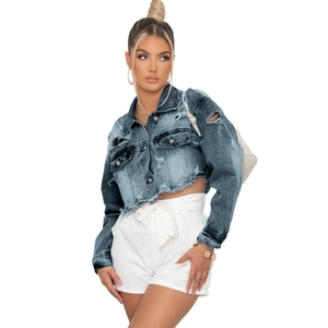 Veste en jean courte pour femme avec délavage dégradé et détails usés style urbain