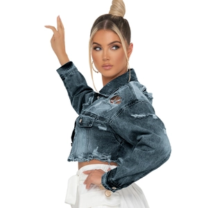 Veste en jean courte pour femme avec délavage usé et détails de bords effilochés