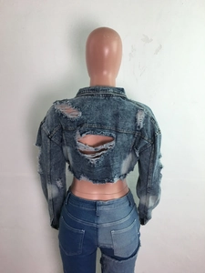 Veste en jean avec découpe en forme de cœur au dos et finitions effilochées