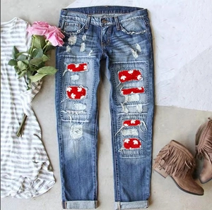 Jeans Jambe Droite Déchiré pour Femmes en Denim de Coton Pantalon Délavé Avec Patch Feuille d'érable Rouge Taille Moyenne Streetwear