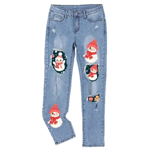 Jeans dritti blu chiaro con strappi consumati e stampe grafiche di pupazzi di neve