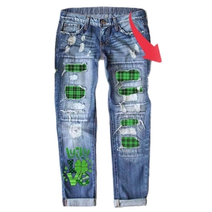 Jean troué de la Saint-Patrick avec patchwork à carreaux verts et imprimé Lucky in Love