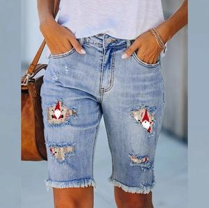 Damen Weihnachten Gnom Druck Zerrissene Denim Shorts Mittlere Taille Gerade Bein Hellblau Jean Shorts Offene Kante Gewaschen Festival Hosen