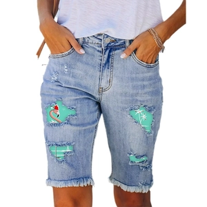 Short en jean bleu clair pour femme avec doublure imprimé flamant et ourlet effiloché