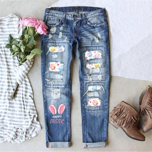 Jeans strappati con stampa uova di Pasqua e scritta Happy Easter in denim blu scuro da donna