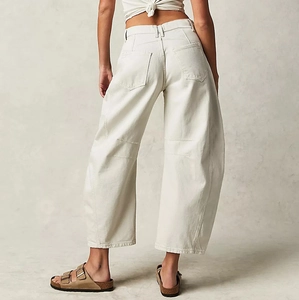Chic cream white wide leg cropped denim trousers with back pockets and seam details