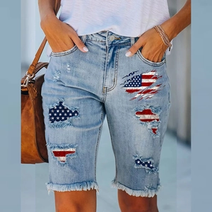 Damen Denim Shorts Distressed Zerrissen Amerikanische Flagge Patch Ausgefranster Saum Mittlere Taille Sommer Lässig Streetwear Jeans Shorts