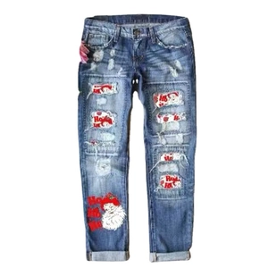 Pantalon en jean bleu délavé avec empiècements Ho Ho Ho et imprimé du Père Noël festif