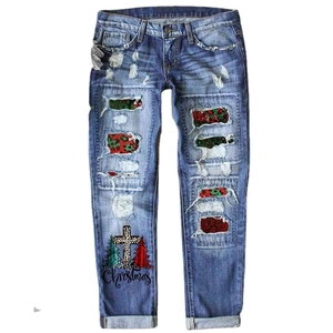 Jean bleu déchiré pour femme avec patchs léopard de Noël et motifs de vacances
