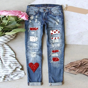 Jeans Bleus Déchirés pour Femmes Avec Écussons Cœur en Paillettes Rouges Imprimé Pois Denim Délavé Jambe Droite Streetwear
