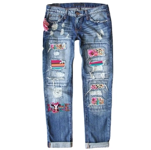 Jean vintage bleu pour femme avec patchs colorés et imprimé LOVE décontracté