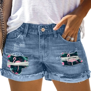 Short en jean taille haute bleu clair pour femme avec imprimé flamant rose et déchirures