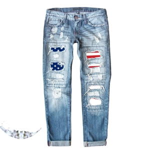 Jeans droits déchirés avec motifs de drapeau américain aux genoux pour femmes