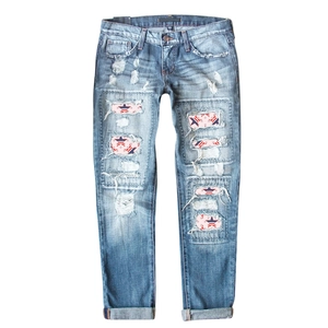 Jean bleu droit à effet usé avec détails de patchwork motif drapeau américain