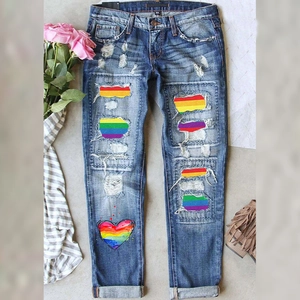 Jean Déchiré à Jambe Droite Décontracté pour Femme Imprimé Arc-en-Ciel Pantalon en Denim Distressed avec Motif de Cœur Streetwear