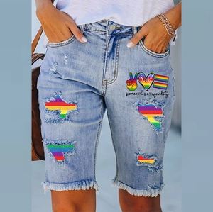 Pantaloncini di Denim Strappati Casual da Donna Stampa Arcobaleno Peace Love Heart Bordo Sfrangiato Blu Chiaro