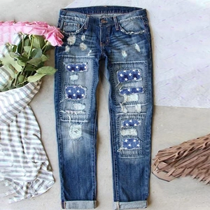 Zerstörte Blue Wash Straight Leg Jeans mit patriotischen Stern-Prints und Riss-Details