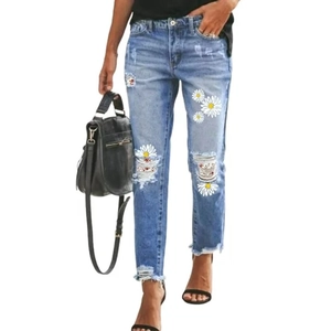 Jean Jambe Droite Déchiré pour Femme Imprimé Floral LOVE Ourlet Effiloché Denim Lavé Bleu Clair Pantalon Court Casual