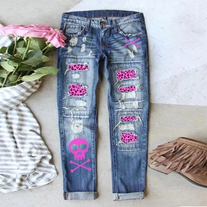 Jeans Déchirés Style Streetwear pour Femmes Avec Patchs Imprimé Léopard Rose et Graphisme Crâne Pantalon en Denim Délavé