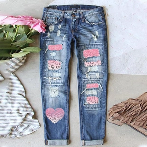 Jean Bleu Déchiré Streetwear pour Femmes Imprimé Léopard Rose Cœur Jambe Droite Pantalon en Denim Lavé Mode Casual