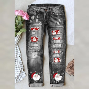 Jeans slim grigio scuro con stampa natalizia di Babbo Natale e dettagli a fiocco di neve