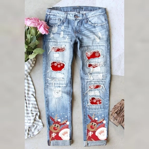 Jean bleu clair pour femme avec déchirures, motifs de Noël et doublure flocon rouge