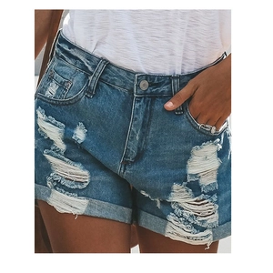 Short en jean troué pour femme avec détails vieillis et ourlets revers en bleu denim