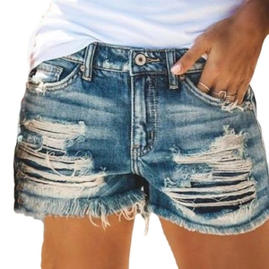 Pantaloncini di jeans blu medio da donna con strappi alla moda e orli con frange
