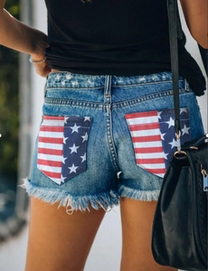 Short en jean bleu pour femme avec poches drapeau américain et ourlet effiloché chic