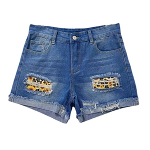Short en jean bleu taille haute pour femme avec détails déchirés fleurs et léopard