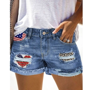 Damen Jeans-Shorts mit US-Flaggen- und Leopardenmuster-Patches und ausgefranstem Saum