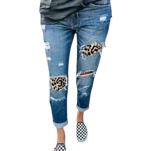 Pantalon crayon en jean bleu foncé vieilli avec détails en patchwork léopard