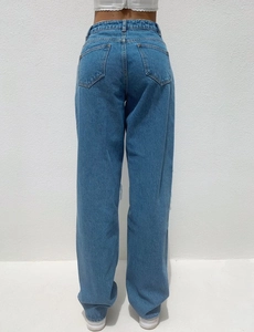 Jean femme taille haute à jambes larges en délavage bleu moyen avec détails déchirés