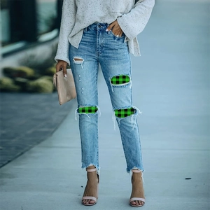 Damen Casual High Waist Ripped Jeans Hellblau Gerade Denim Hose Mit Kariertem Aufnäher Offenem Saum Streetwear Hose