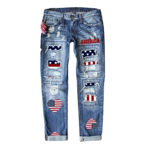 Jean droit bleu pour femme avec empiècements drapeau américain et texte America