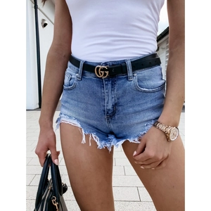 Short en jean taille haute bleu clair avec bords effilochés et finition délavée tendance