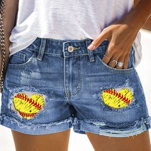 Damen Denim-Shorts Im Used-Look Herz Baseball-Aufnäher Gewaschen Gerade Mittlere Taille Jean-Shorts Ausgefranster Saum Streetwear