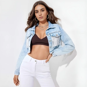 Giacca di jeans donna blu chiaro con frange argentate e stile boho lavato