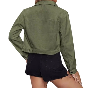 Kurze Damen Denim Jacke in Armeegrün mit langen Ärmeln und modischen Nähten auf der Rückseite