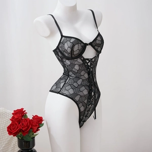 Body sexy en dentelle noire avec motif en maille nid d'abeille et détails lacés