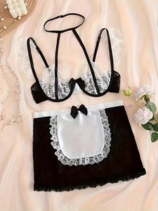 Dettaglio completo completo lingerie da cameriera in pizzo con volant e fiocchi neri
